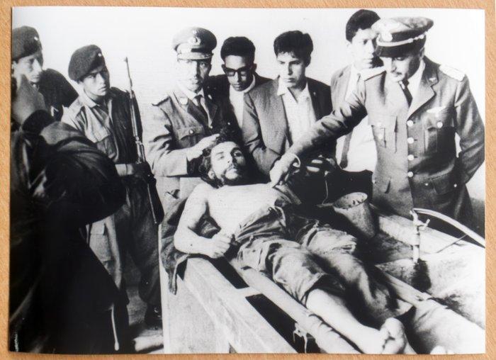 Freddy Alborta - “The dead Che Guevara on display”, 1967, Antiek en Kunst, Kunst | Schilderijen | Modern