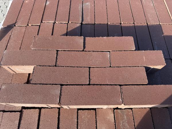 Veiling - 32 M2 Betonsteen Dikformaat Rood Met Facet 21x6,8x, Tuin en Terras, Tegels en Klinkers, Nieuw