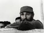 Alberto Korda (1928-2001). - Fidel Castro apoyado en una