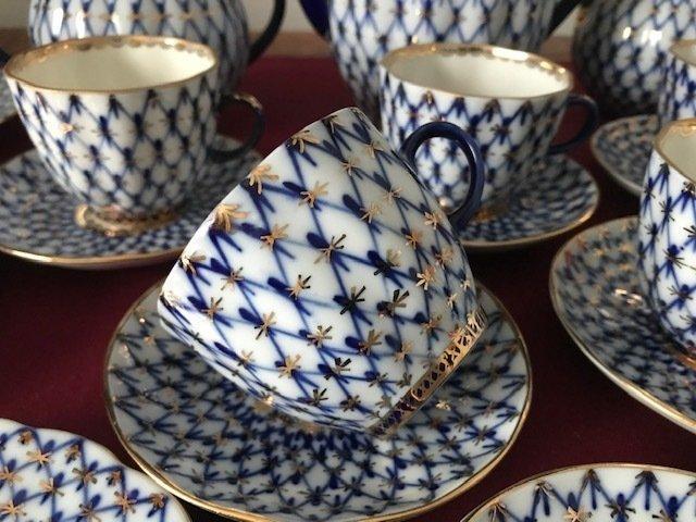 Lomonosov Imperial Porcelain Factory - Anna Yatskevich,, Antiek en Kunst, Antiek | Meubels | Tafels