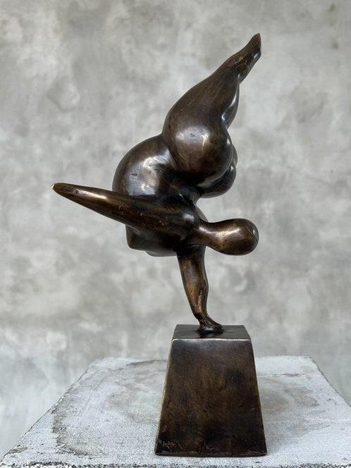 Beeld, NO RESERVE PRICE - Voluptuous Balancing Lady Statue -, Antiek en Kunst, Kunst | Designobjecten