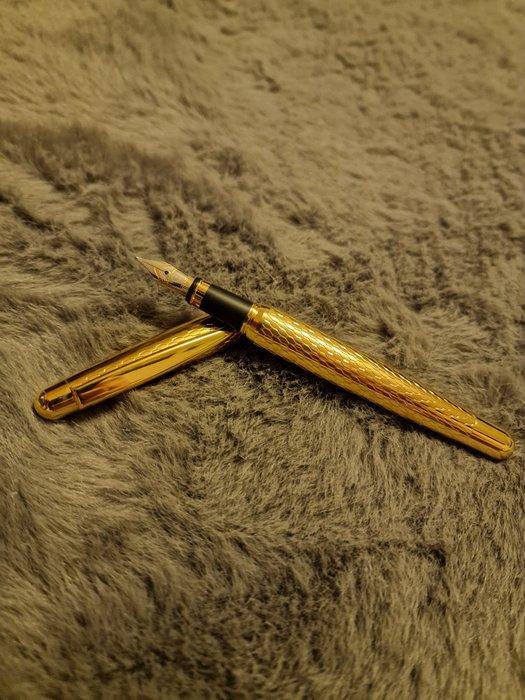 Otto Hutt - design 02 - Vulpen, Collections, Stylos