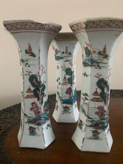 Famille Verte Trompet Vazen (Set van 3) - Keramiek - China -, Antiek en Kunst, Antiek | Overige Antiek