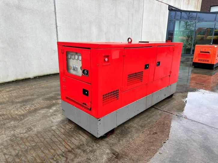 Veiling: Generator Gesan DPS100 Diesel 110kVA 2005, Articles professionnels, Machines & Construction | Générateurs, Enlèvement