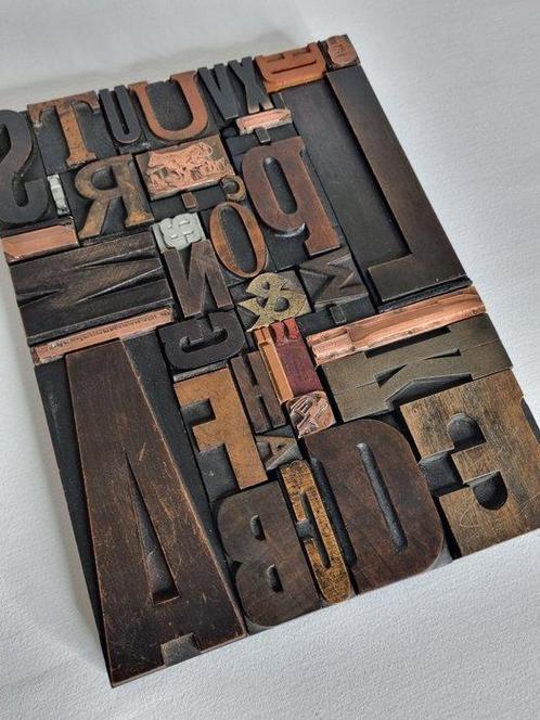 Drukblokken - Muurdecoratie in oude drukletters, typografie,, Antiek en Kunst, Curiosa en Brocante
