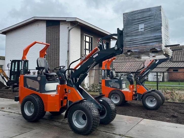 RELLY 1.8C 45Pk Kniklader - 2200Kg met hefcapaciteit 2T, Zakelijke goederen, Machines en Bouw | Kranen en Graafmachines, Wiellader of Shovel