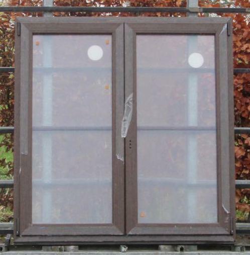 pvc raam , chassis van 143 x 146  donkere eik, Doe-het-zelf en Bouw, Raamkozijnen en Schuifdeuren
