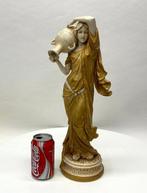 Royal Dux Porzellan-Manufaktur - Beeld, Royal Dux Bohemia –