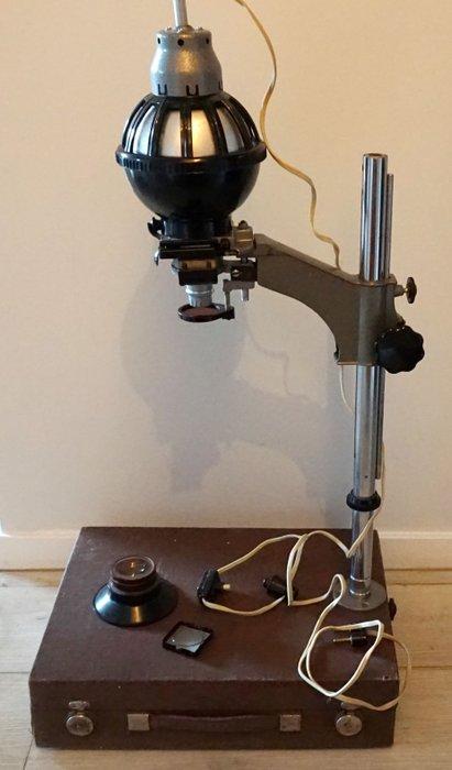 UPA-4 Vitnage soviet photographic enlarger portable in a, Verzamelen, Foto-apparatuur en Filmapparatuur