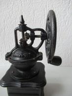 Koffiemolen - Grote oude koffiemollen met gietijzer, Antiek en Kunst, Curiosa en Brocante
