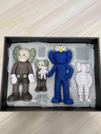 Kaws (1974) - KAWS FAMILY BROWN/BLUE/WHITE