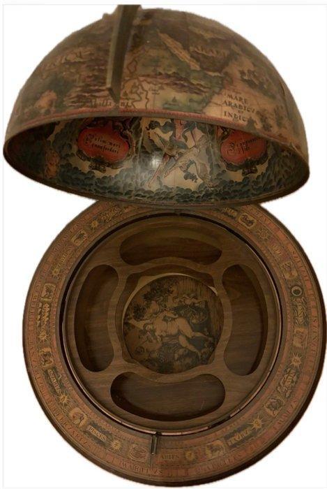 Bar globe - Bois dur - Hauteur : 95 cm, Antiek en Kunst, Curiosa en Brocante
