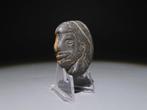 Maya Steen Hoofdfiguur. 300-600 n.Chr. 4 cm hoog. Spaanse