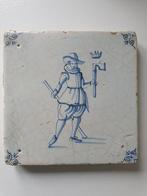 Tegel - Timmerman met gildekroon - 1600-1650, Antiek en Kunst