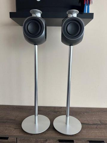 Bang & Olufsen - Beolab 3 par David Lewis, sur pied de