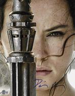 Star Wars - Daisy Ridley (Rey) - Signed 28x35 cm Photo -, Verzamelen, Nieuw