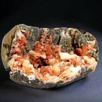 Zeldzaam verzamelmineraal - Chalcedoonmatrix met Stilbiet en, Verzamelen, Mineralen en Fossielen