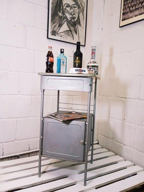 Table dappoint - Cabinet industriel vintage - Acier, Antiek en Kunst, Antiek | Wandborden en Tegels