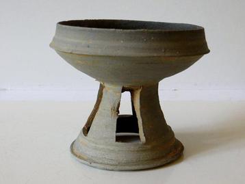 schaal met voet - Keramiek - Zuid-Korea - Silla-dynastie van