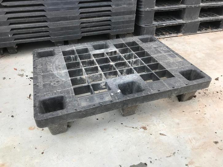 Diverse partijen houten en kunststof pallets en kuubskisten, Zakelijke goederen, Stock en Retail | Verpakking en Verzending, Ophalen