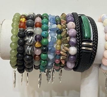 Set van 20 religieuze armbanden, van natuurlijke stenen, met