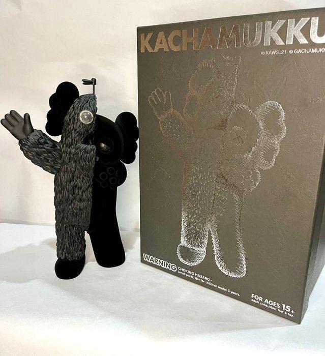 Kaws (1974) - Figuur - KAWS KACHAMUKKU Black & Grey – Brand, Antiek en Kunst, Kunst | Designobjecten