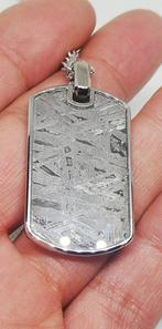 Aletai hanger nieuw model, motief zichtbaar aan de voorkant