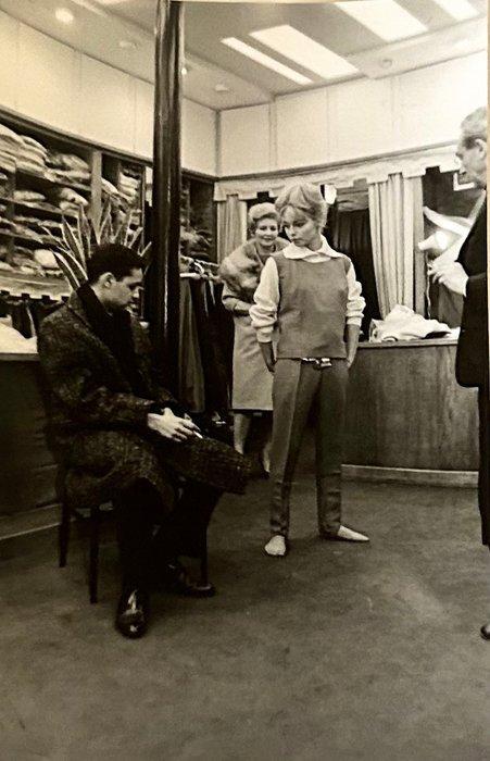 Enrique Meneses - Sal Mineo + Jill Haworth en París, Antiek en Kunst, Kunst | Schilderijen | Modern