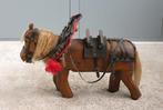Figuur - Ambachtelijk houten paard met tuigage - Hout,, Antiek en Kunst