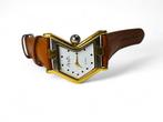 Veiling - Actua Quartz Horloge met unieke V-vormige behuizin