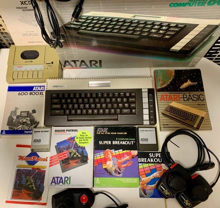 Atari - 600 XL home computer in original box, Paddle, Games en Spelcomputers, Spelcomputers | Overige Accessoires