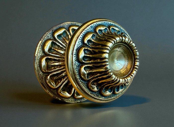 Deurklink - 1920-1930 - Massieve messing deurknop met, Antiek en Kunst, Curiosa en Brocante