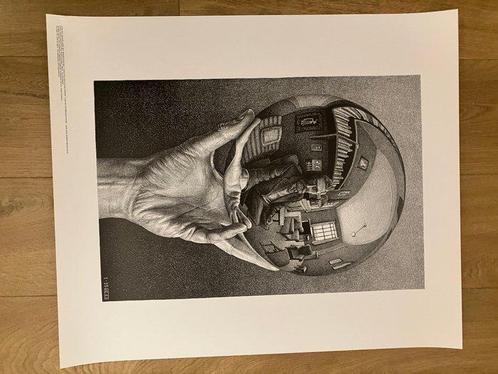 M.C. Escher - Hand with reflecting sphere, Antiek en Kunst, Kunst | Tekeningen en Fotografie