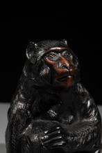 Brons - Signed Hk  - Een bronzen sculptuur van een