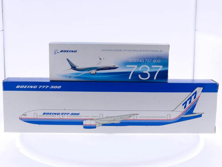 Schaal 1:200 set van 2 Boeing 737-900 Reg. N/A en Boeing..., Hobby en Vrije tijd, Modelbouw | Vliegtuigen en Helikopters, Nieuw