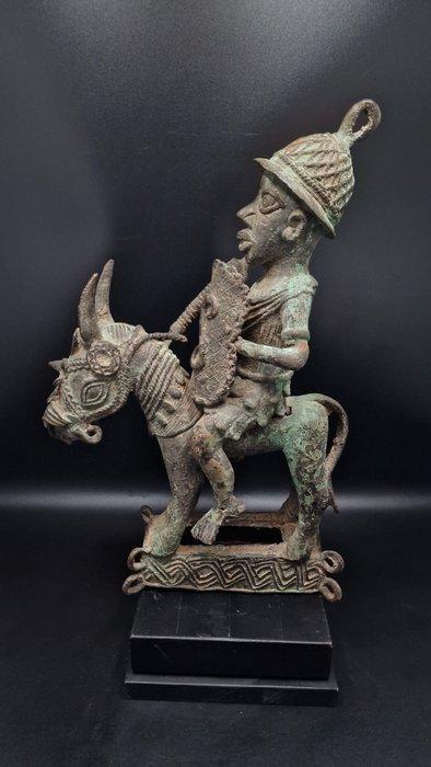 Prachtige ruiter en zijn paard in brons - beni-edo - Nigeria, Antiek en Kunst, Kunst | Niet-Westerse kunst