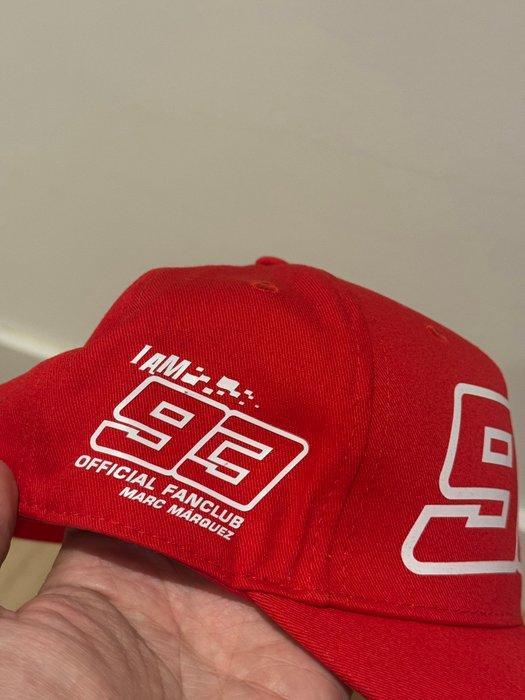 Ducati Team - MotoGP - Marc Marquez - Limited edition 93 pet, Verzamelen, Automerken, Motoren en Formule 1