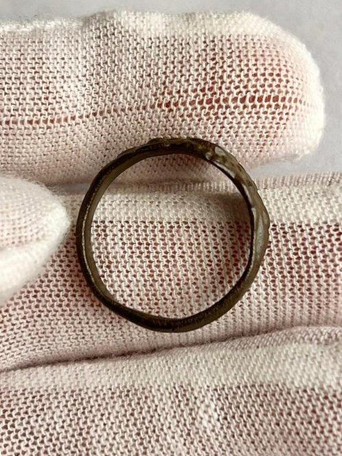 Islamitisch Brons Ring - Middeleeuws 12e tot 15e eeuw., Handtassen en Accessoires, Antieke sieraden