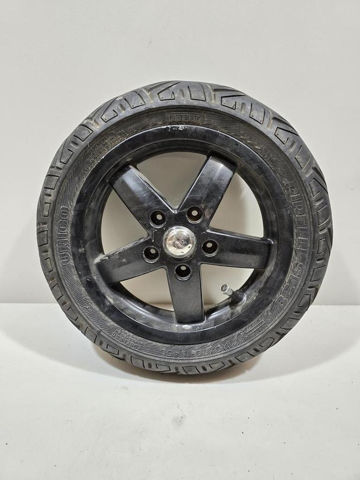 Vespa LX S / Voorwiel Zwart Band slecht, Fietsen en Brommers, Brommeronderdelen | Scooters, Frame, Overige merken, Ophalen of Verzenden