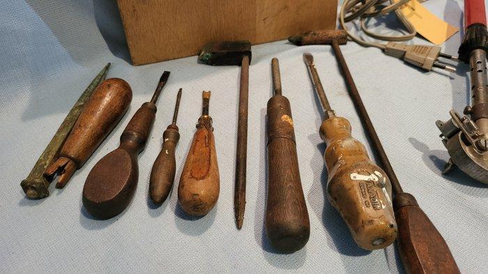 Werkgereedschap - Modelbouw gereedschap, Antiquités & Art, Antiquités | Assiettes décoratives & Carrelages