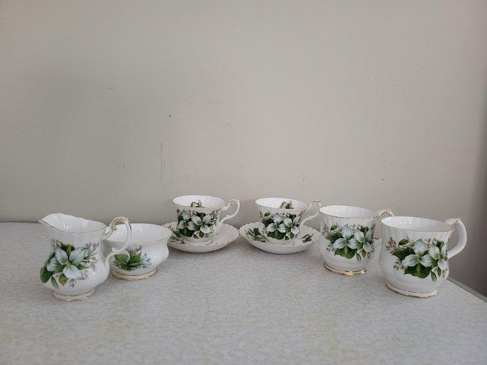 Royal Albert - Theeservies (8) - Beenderporselein - kop, Antiek en Kunst, Antiek | Meubels | Tafels