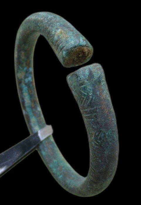 Époque Viking bracelet en bronze antique, extrémités en, Antiquités & Art, Antiquités | Autres Antiquités