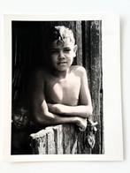 Alberto Korda (1928–2001) - Niños en cabaña humilde