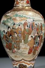 Vaas - Een Satsuma-vaas met een balustervorm en scènes uit, Antiek en Kunst