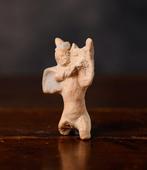 Oud-Griekenland, Putti-figuur van terracotta - 7.5 cm