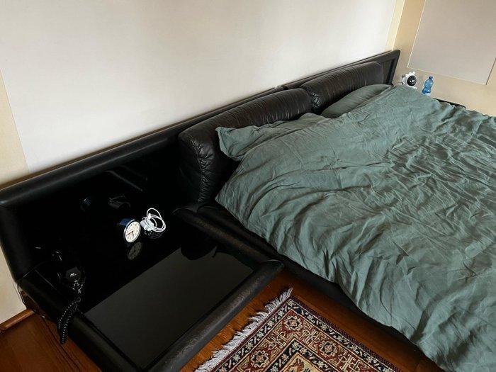 Molteni - Afra & Tobia Scarpa - Bed - Morna - Hout, Leder, Antiek en Kunst, Antiek | Meubels | Stoelen en Sofa's