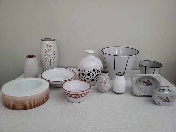 Vaas - aardewerk porselein - Twaalf vintage vazen potten, Antiek en Kunst, Kunst | Designobjecten