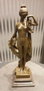 Statue, Milo - Naked woman in a cloak - 11 kg - 17 in -, Antiek en Kunst, Curiosa en Brocante