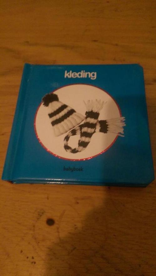 Kleding / Babyboek 9789086682263 Trifora, Boeken, Kinderboeken | Kleuters, Gelezen, Verzenden