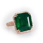 8.93 ct Green Emerald & 0.62 ct Light Pink Diamond Ring -